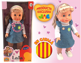 LAIA CAMINA I CANTA EN CATALÀ 